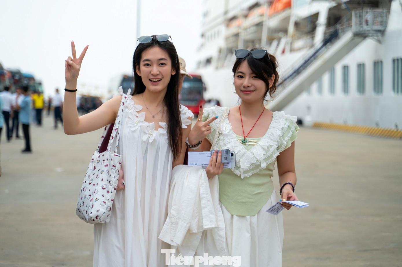 T&agrave;u biển quốc tế chở gần 2.400 kh&aacute;ch du lịch Quảng Ninh m&ugrave;ng 1 Tết- Ảnh 8.