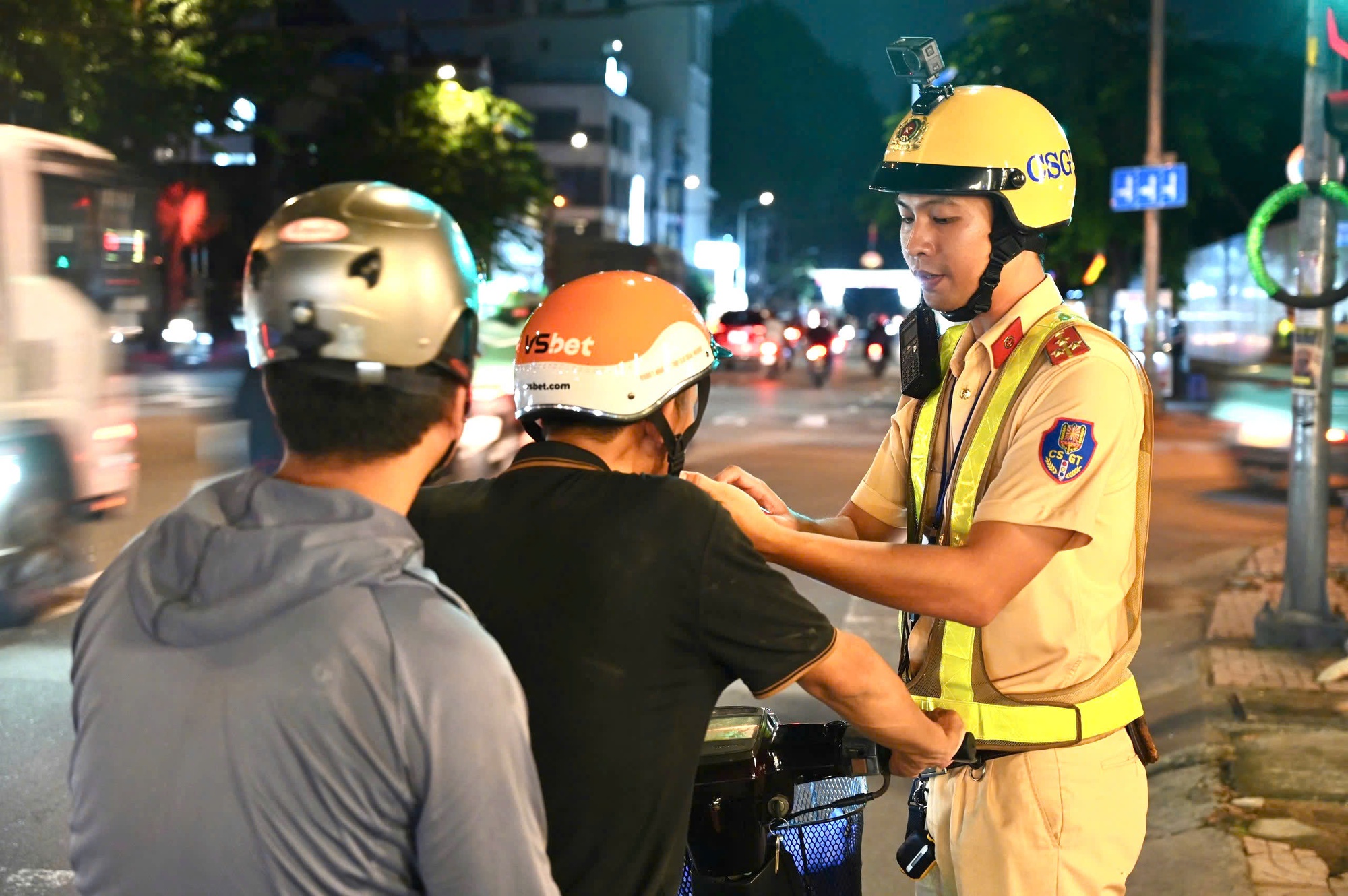 M&ugrave;ng 1 Tết, CSGT sẽ đo nồng độ cồn từ l&uacute;c 10 giờ- Ảnh 1.