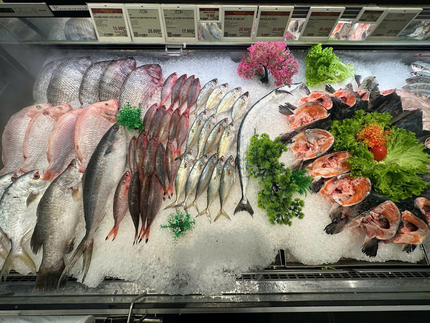 M&ugrave;ng 2 Tết: Si&ecirc;u thị ngập rau thịt, kh&aacute;ch vắng tanh vắng ngắt- Ảnh 7.