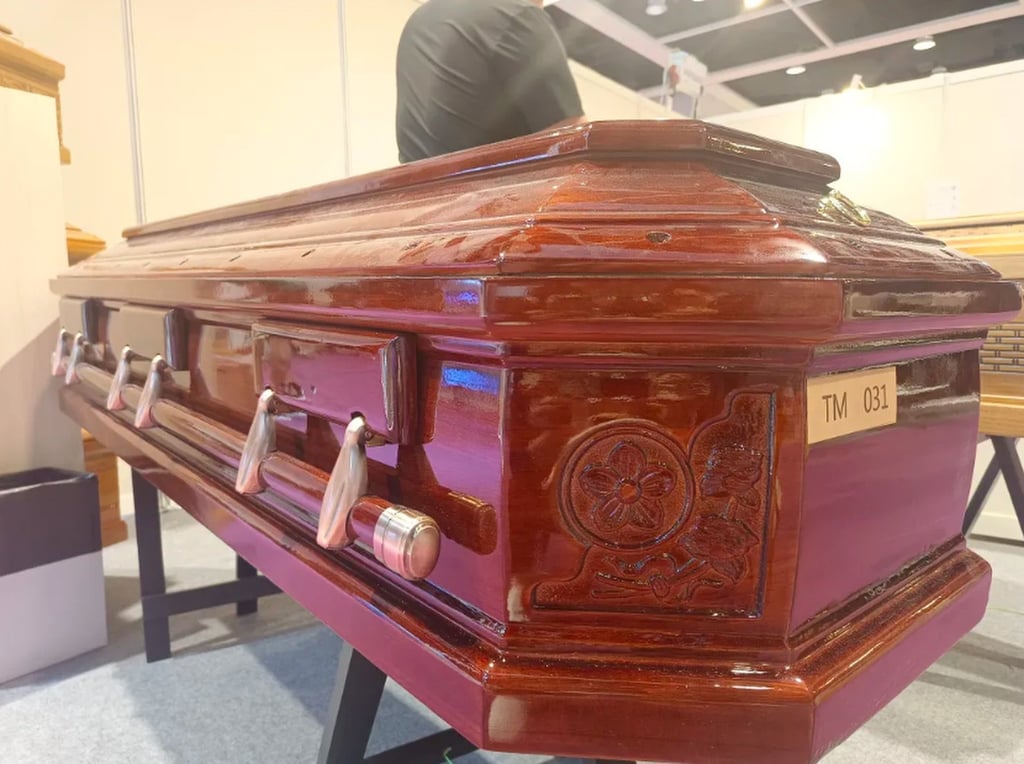 Bỏ nghề giáo để đi bán quan tài: Cô gái trẻ thu 6 triệu USD mỗi năm nhờ xuất khẩu sang châu Âu- Ảnh 4. Bỏ nghề giáo để đi bán quan tài: Cô gái trẻ thu 6 triệu USD mỗi năm nhờ xuất khẩu sang châu Âu- Ảnh 4.