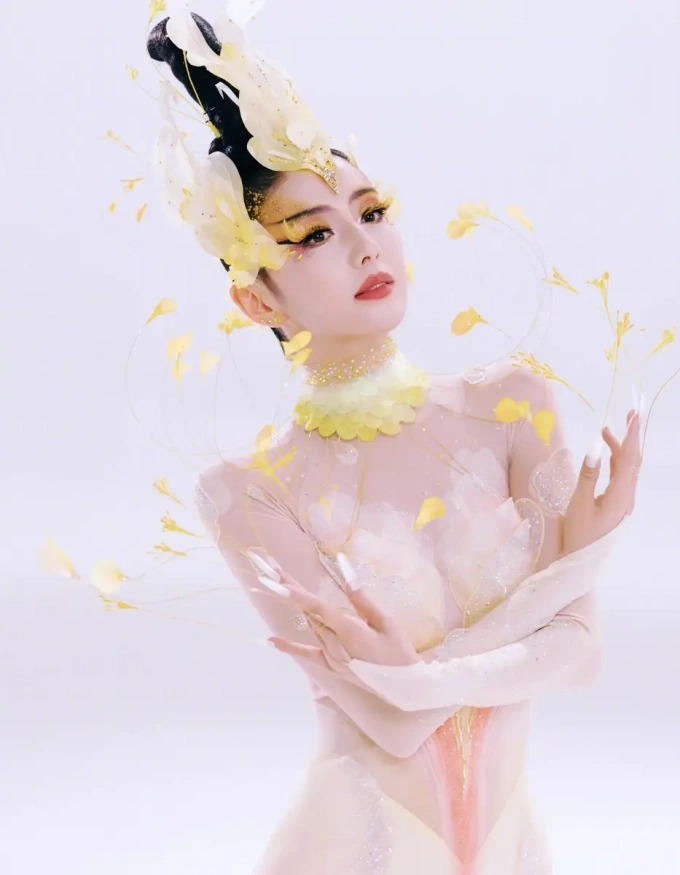 Mỹ nhân chiếm sóng show cuối năm: Đẹp như tiên nga giáng thế, ăn trọn điểm chuyên môn nhờ điệu múa trăm hoa đua nở- Ảnh 3.