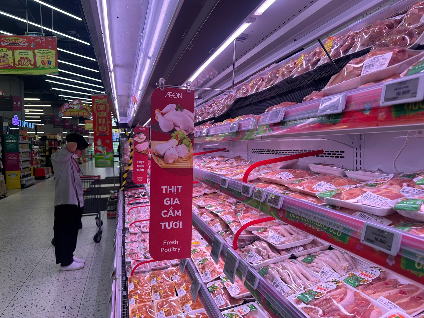 M&ugrave;ng 2 Tết: Si&ecirc;u thị ngập rau thịt, kh&aacute;ch vắng tanh vắng ngắt- Ảnh 5.