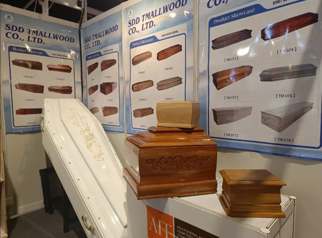 Bỏ nghề giáo để đi bán quan tài: Cô gái trẻ thu 6 triệu USD mỗi năm nhờ xuất khẩu sang châu Âu- Ảnh 2. Bỏ nghề giáo để đi bán quan tài: Cô gái trẻ thu 6 triệu USD mỗi năm nhờ xuất khẩu sang châu Âu- Ảnh 2.