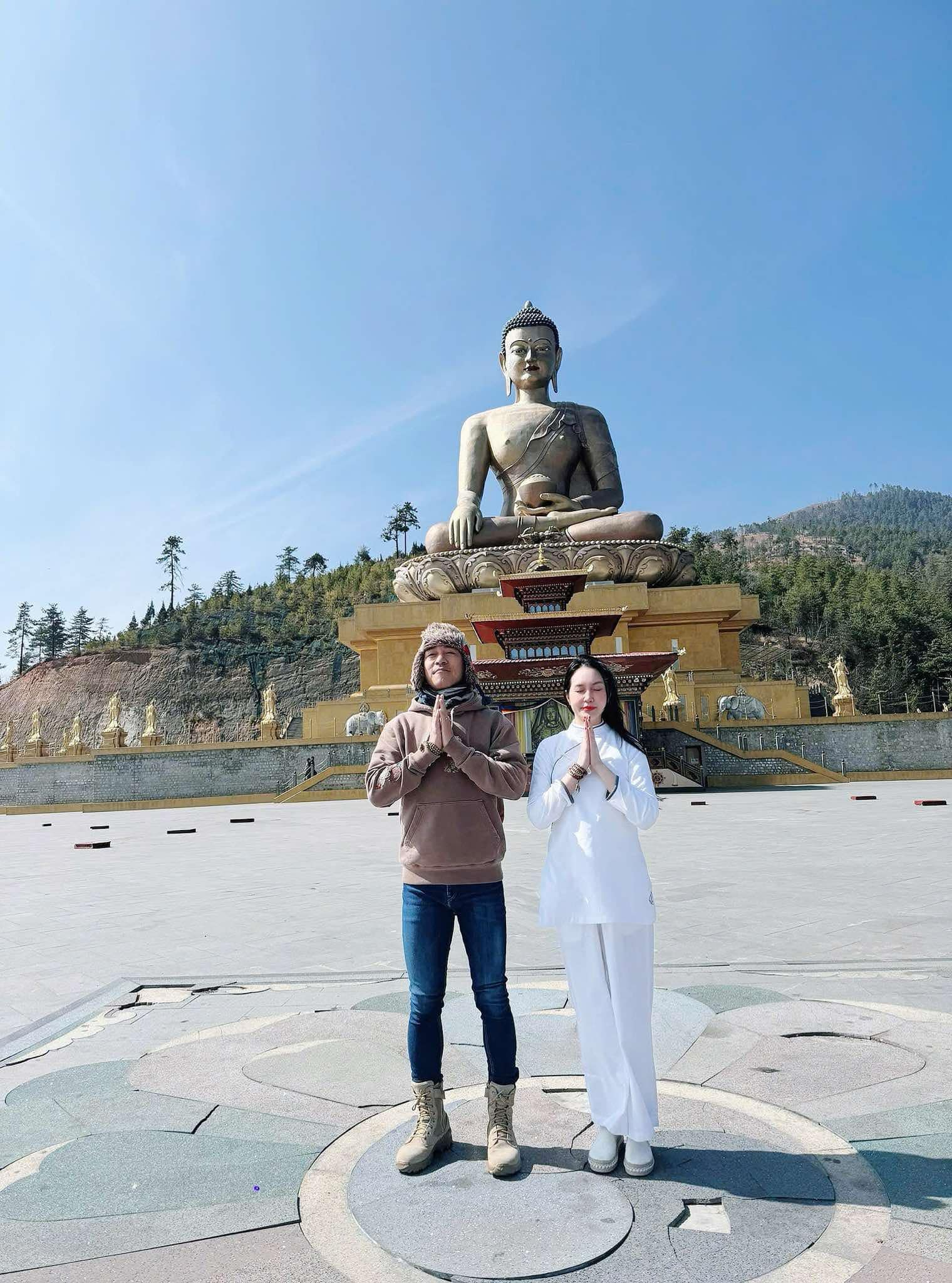 Nam ca sĩ tuổi ngựa đ&agrave;o hoa thay đổi v&igrave; hot girl k&eacute;m 12 tuổi, c&oacute; nh&agrave; mặt tiền h&agrave;ng Khay, biệt thự 50 tỷ- Ảnh 3.