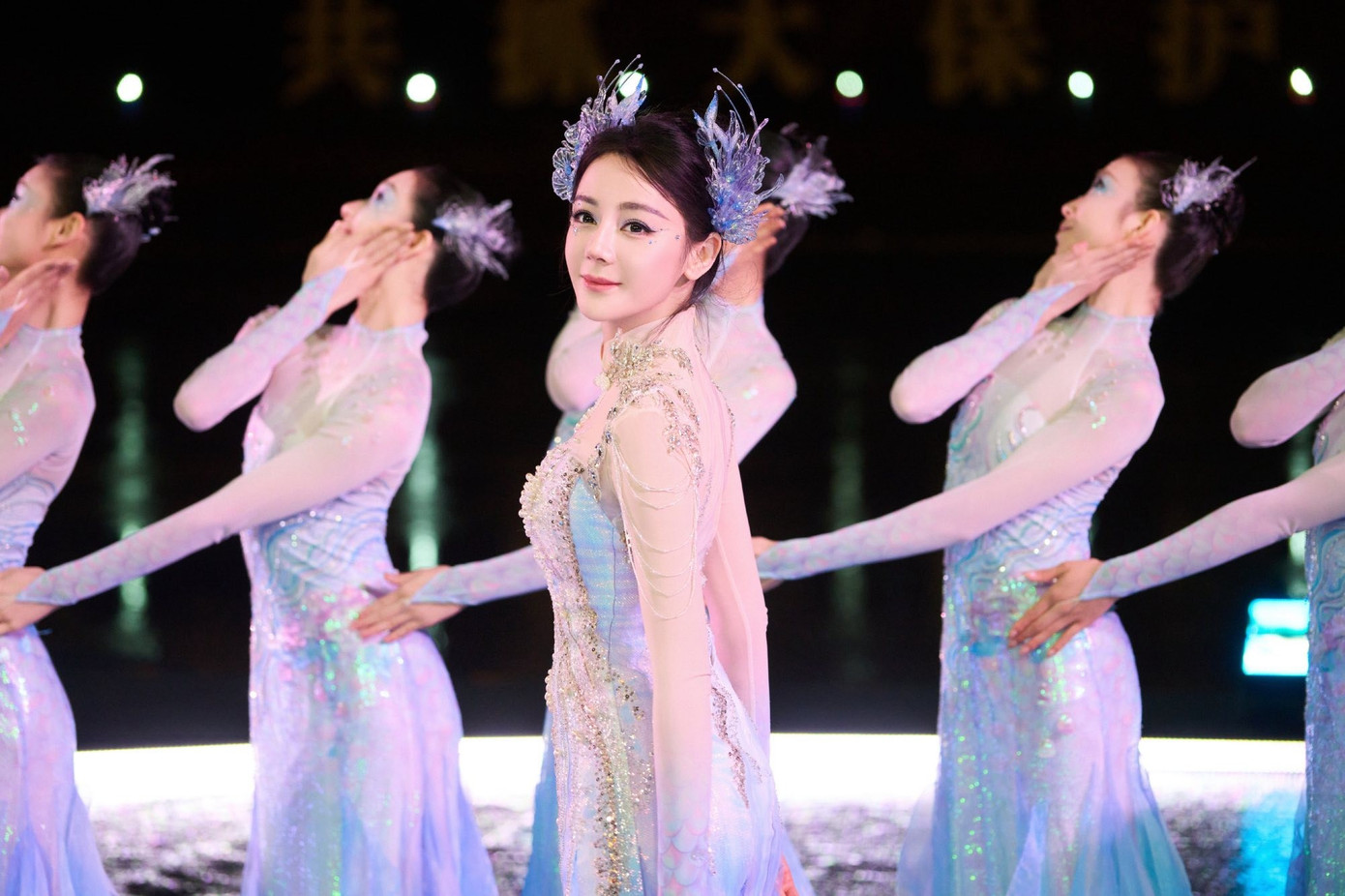 Mỹ nhân gây sốt đài quốc gia: Đẹp như tiên cá tái sinh, một điệu múa cả triệu người tranh luận- Ảnh 1. Mỹ nhân gây sốt đài quốc gia: Đẹp như tiên cá tái sinh, một điệu múa cả triệu người tranh luận- Ảnh 1.