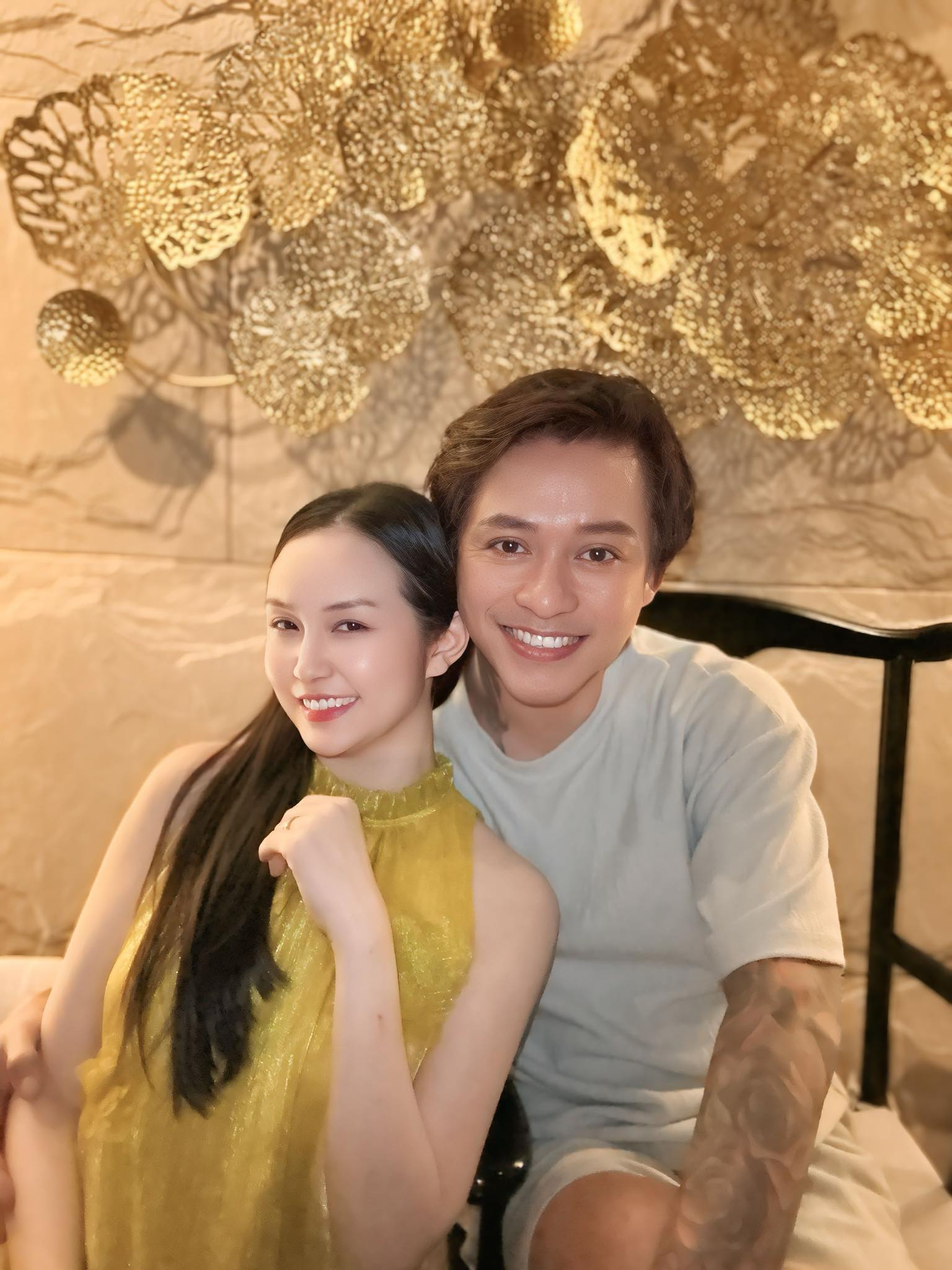 Nam ca sĩ tuổi ngựa đ&agrave;o hoa thay đổi v&igrave; hot girl k&eacute;m 12 tuổi, c&oacute; nh&agrave; mặt tiền h&agrave;ng Khay, biệt thự 50 tỷ- Ảnh 2.