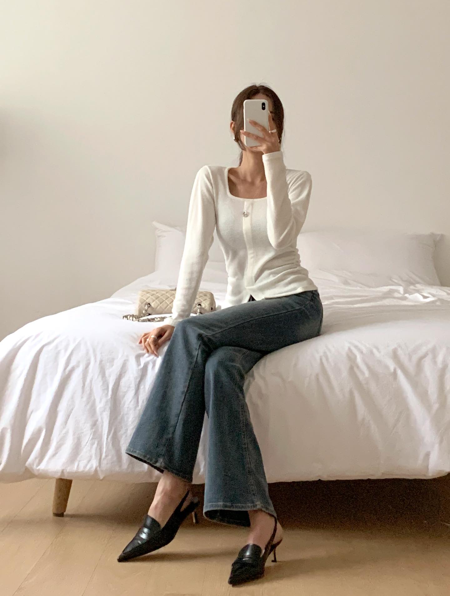 5 cách mặc quần jeans sang trọng và nổi bật, đúng không khí Tết- Ảnh 6. 5 cách mặc quần jeans sang trọng và nổi bật, đúng không khí Tết- Ảnh 6.