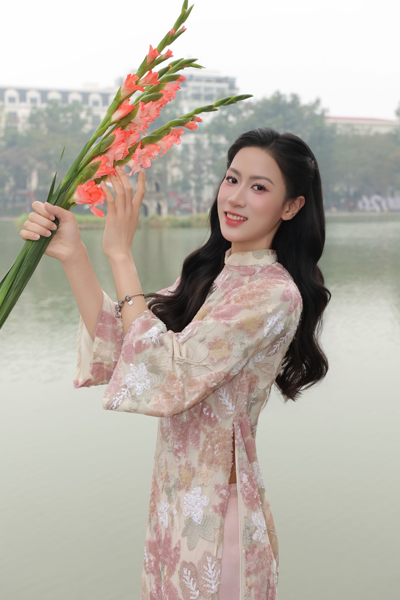 Mê mẩn nhan sắc dàn Mê mẩn nhan sắc dàn