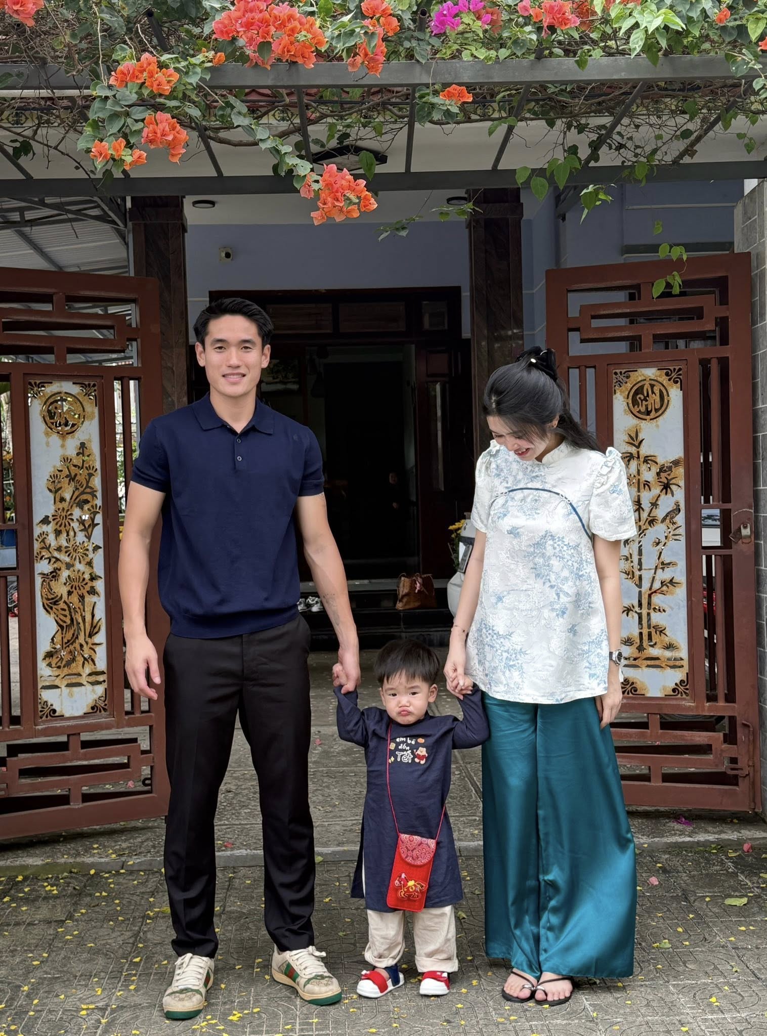 Ấm &aacute;p khoảnh khắc cầu thủ Việt đ&oacute;n Tết: Khung h&igrave;nh gia đ&igrave;nh 