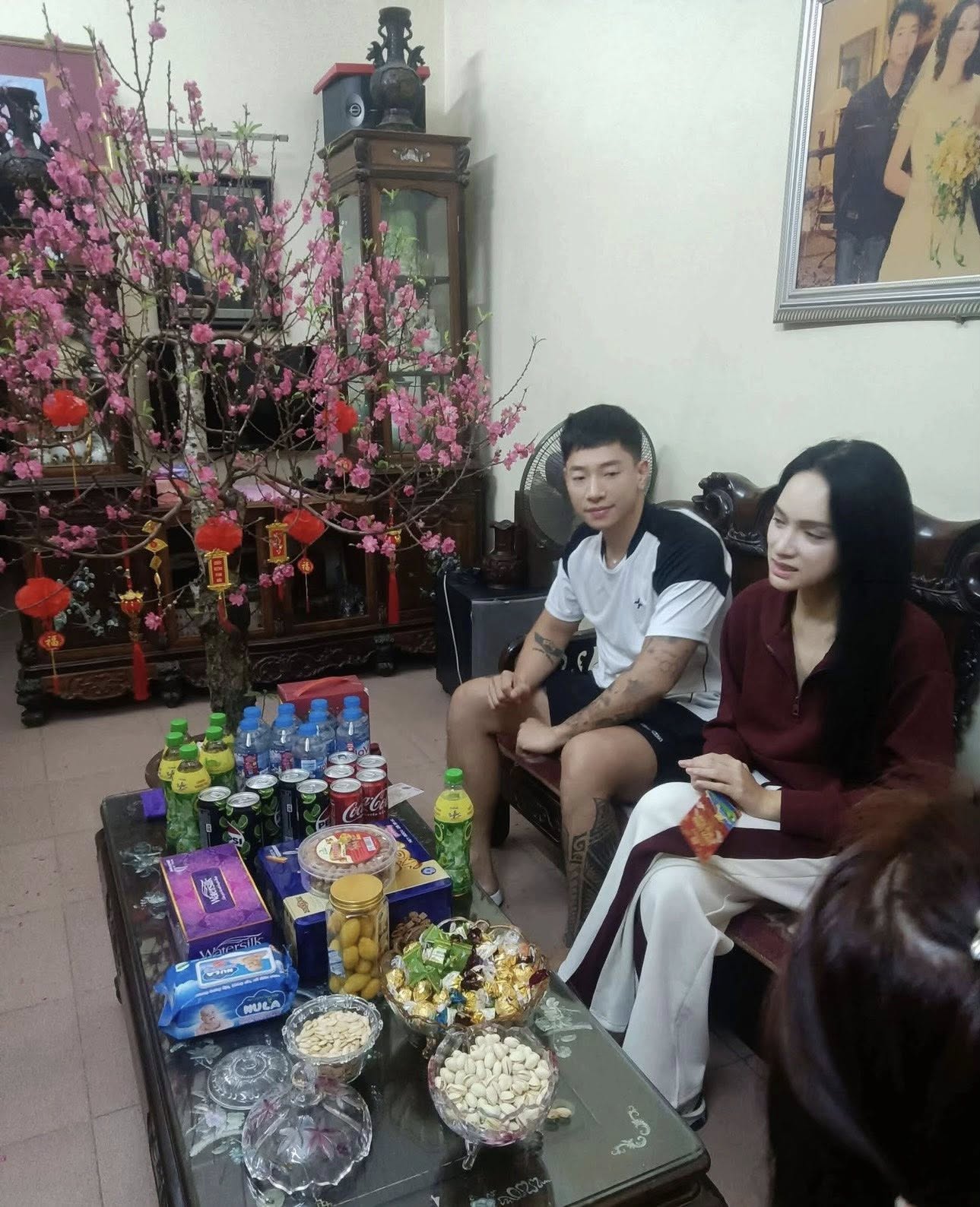 Hoa hậu Hương Giang ra mắt nh&agrave; Ph&uacute; Cường- Ảnh 1.