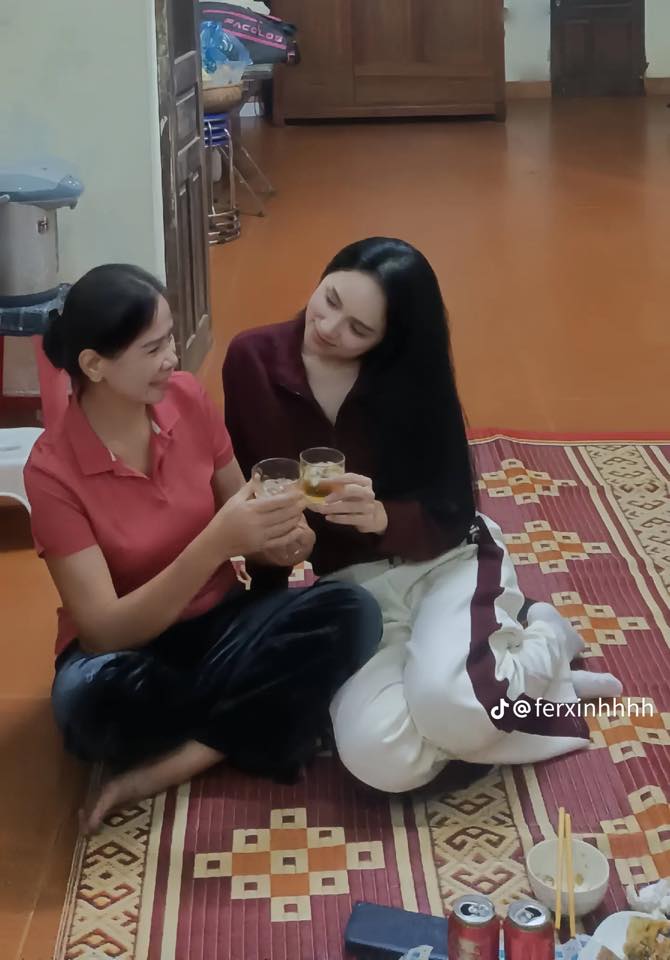 Hoa hậu Hương Giang ra mắt nh&agrave; Ph&uacute; Cường- Ảnh 2.