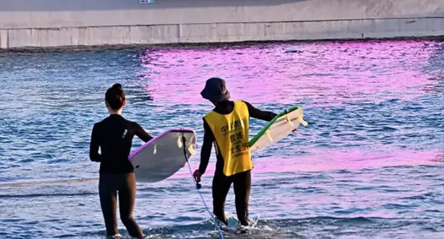 T&oacute;m gọn cặp diễn vi&ecirc;n đi du lịch biển đầu năm, đ&atilde; h&agrave;n gắn sau 5 th&aacute;ng trục trặc- Ảnh 4.