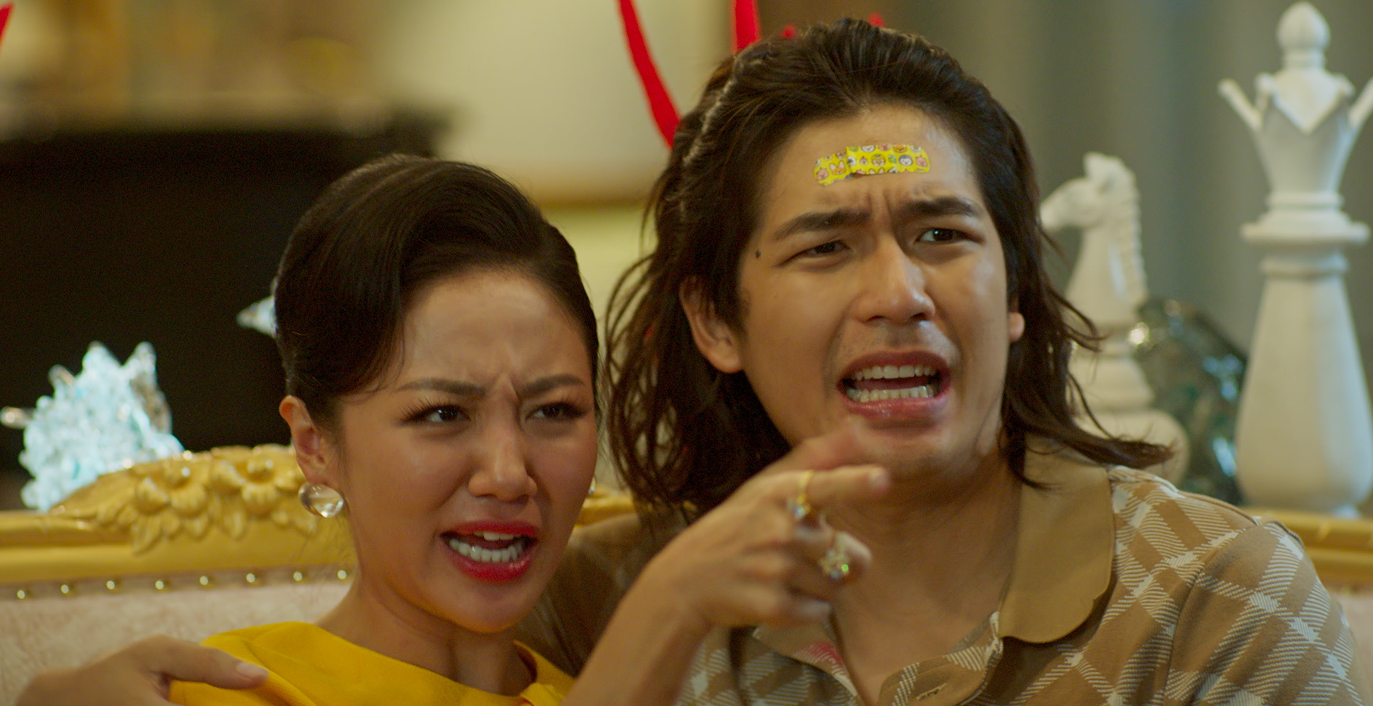 Muốn đi&ecirc;n l&ecirc;n v&igrave; Văn Mai Hương!- Ảnh 3.