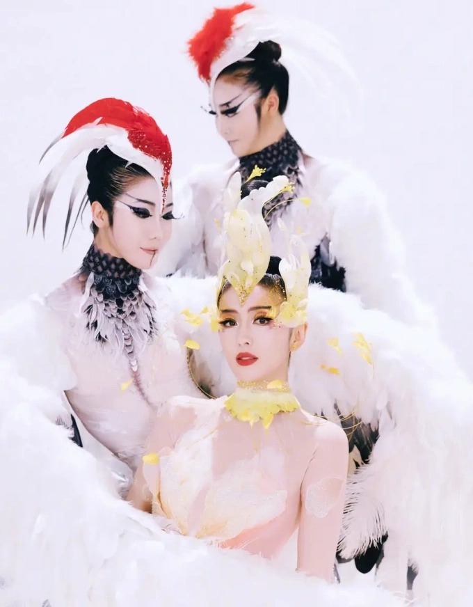 Mỹ nhân chiếm sóng show cuối năm: Đẹp như tiên nga giáng thế, ăn trọn điểm chuyên môn nhờ điệu múa trăm hoa đua nở- Ảnh 4.