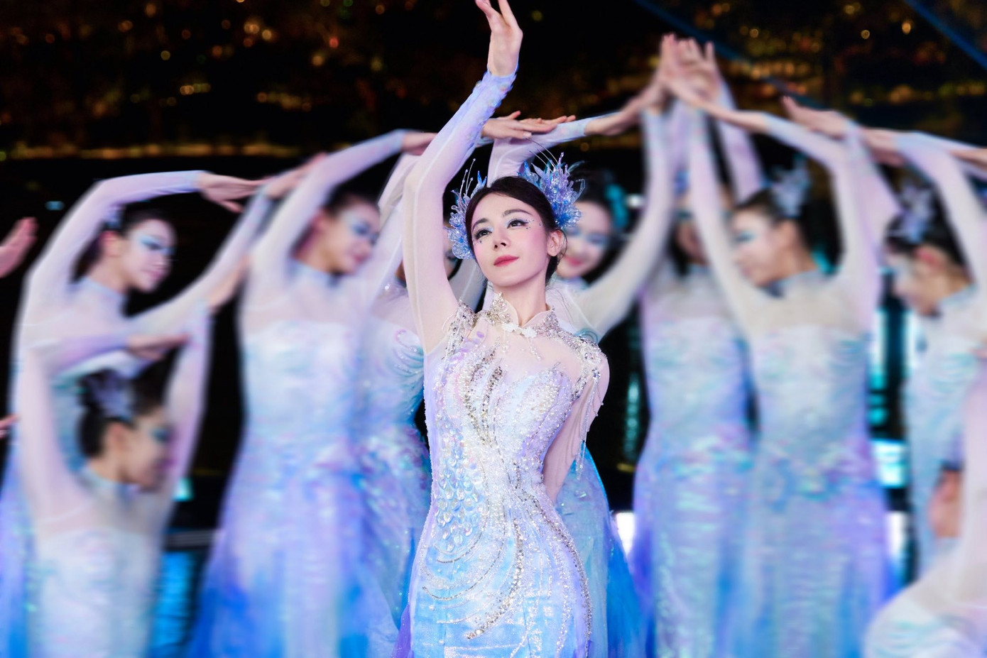 Mỹ nhân gây sốt đài quốc gia: Đẹp như tiên cá tái sinh, một điệu múa cả triệu người tranh luận- Ảnh 3. Mỹ nhân gây sốt đài quốc gia: Đẹp như tiên cá tái sinh, một điệu múa cả triệu người tranh luận- Ảnh 3.