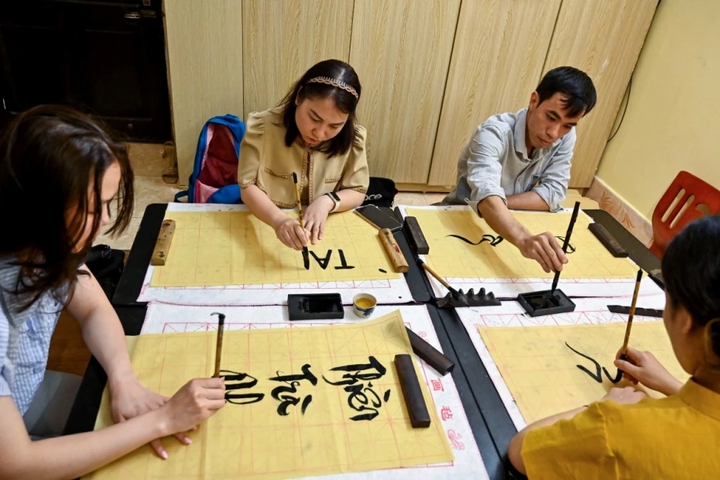 Khai b&uacute;t đầu năm B&iacute;nh Ngọ 2026 n&ecirc;n viết g&igrave; để gặp may mắn cả năm?- Ảnh 2.