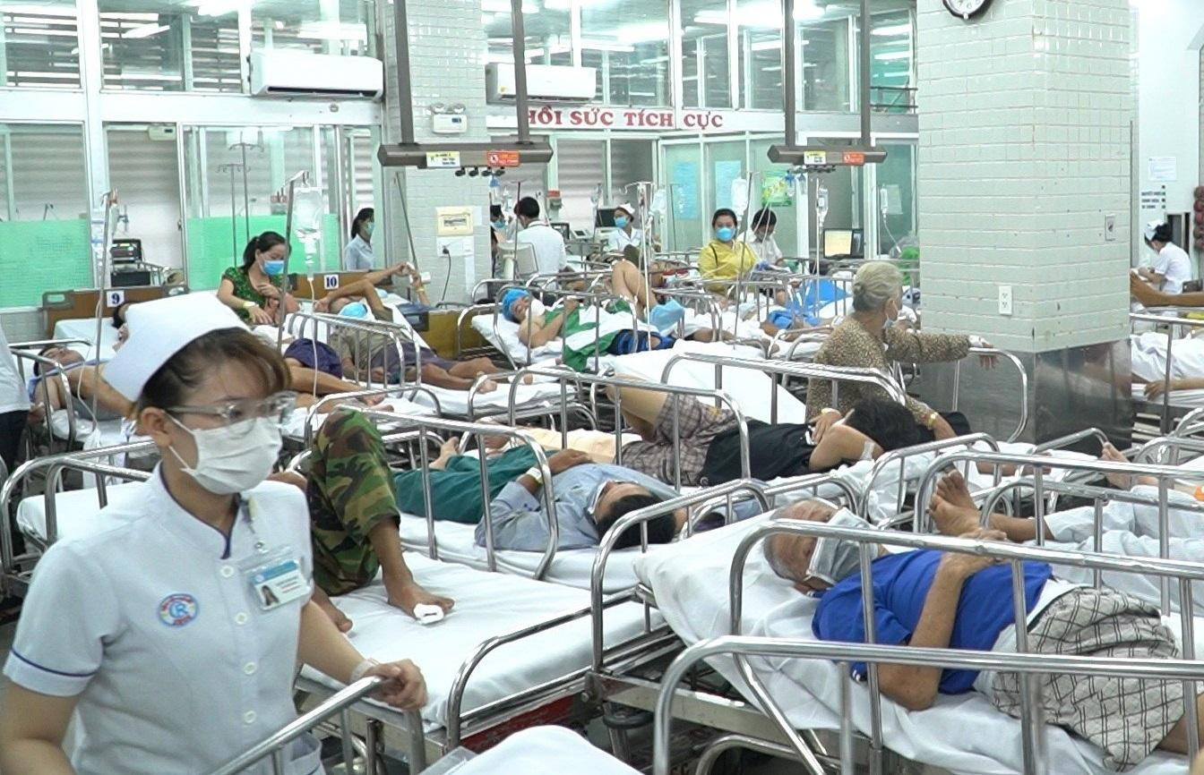 Dấu hiệu &lsquo;cảnh b&aacute;o đỏ&rsquo; khi bị ngộ độc thực phẩm ng&agrave;y Tết- Ảnh 1.