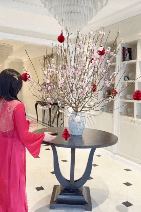 Bên trong dinh thự trắng sang trọng của phú bà Lâm Đồng ngày Tết: Nhìn bếp và nồi niêu mà ai cũng phải xuýt xoa- Ảnh 11. Bên trong dinh thự trắng sang trọng của phú bà Lâm Đồng ngày Tết: Nhìn bếp và nồi niêu mà ai cũng phải xuýt xoa- Ảnh 11.