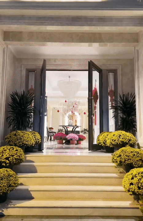 Bên trong dinh thự trắng sang trọng của phú bà Lâm Đồng ngày Tết: Nhìn bếp và nồi niêu mà ai cũng phải xuýt xoa- Ảnh 14. Bên trong dinh thự trắng sang trọng của phú bà Lâm Đồng ngày Tết: Nhìn bếp và nồi niêu mà ai cũng phải xuýt xoa- Ảnh 14.