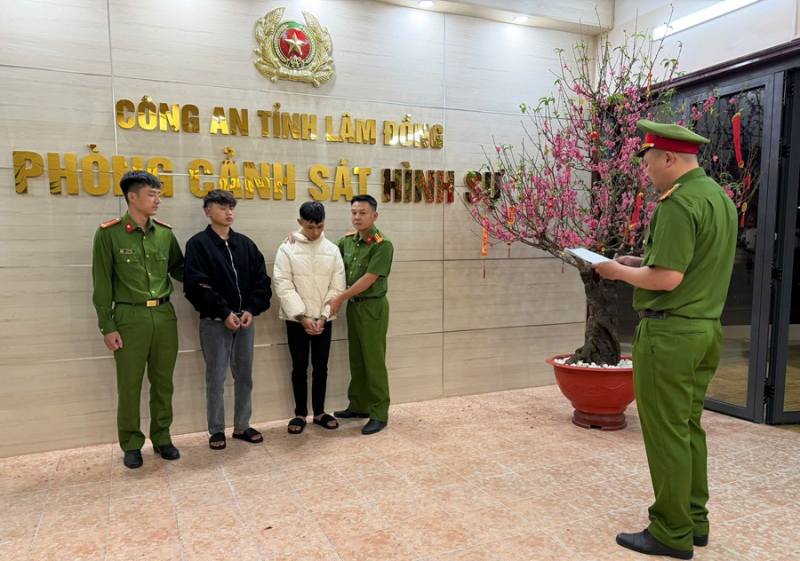 Cướp tiệm v&agrave;ng đ&ecirc;m giao thừa, L&ecirc; Anh Huy v&agrave; Trần Đỗ Thanh Phong bị bắt ngay M&ugrave;ng 1 Tết- Ảnh 1.
