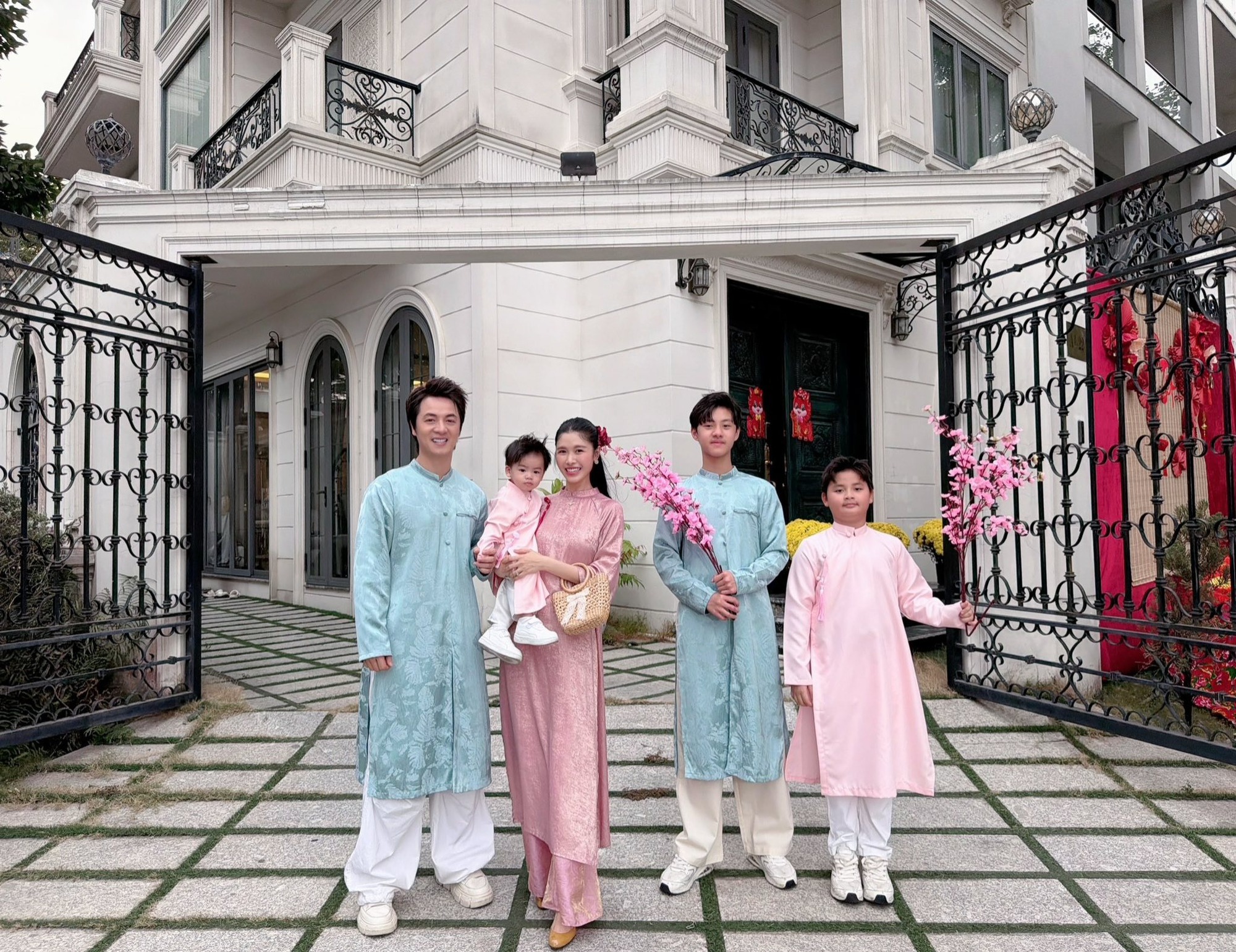 Nghệ sĩ Việt đón Tết 2026: Decor nhà đẹp như tranh, góc nào cũng có thể trở thành background Nghệ sĩ Việt đón Tết 2026: Decor nhà đẹp như tranh, góc nào cũng có thể trở thành background