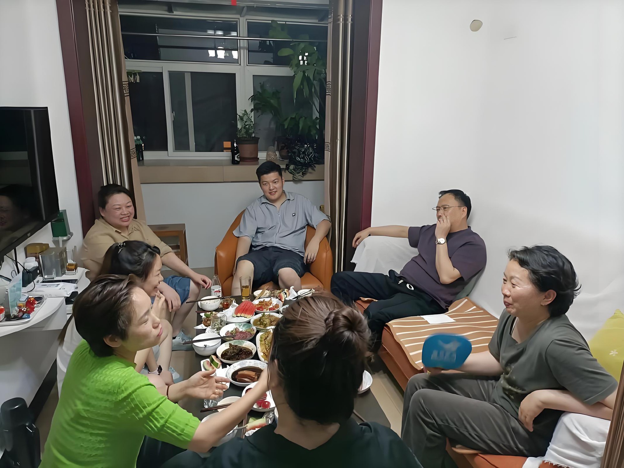 Tụ tập họ hàng ngày Tết, 5 câu thường nói nhưng lại tố cáo chủ nhân có EQ thấp KỊCH ĐÁY!- Ảnh 1. Tụ tập họ hàng ngày Tết, 5 câu thường nói nhưng lại tố cáo chủ nhân có EQ thấp KỊCH ĐÁY!- Ảnh 1.