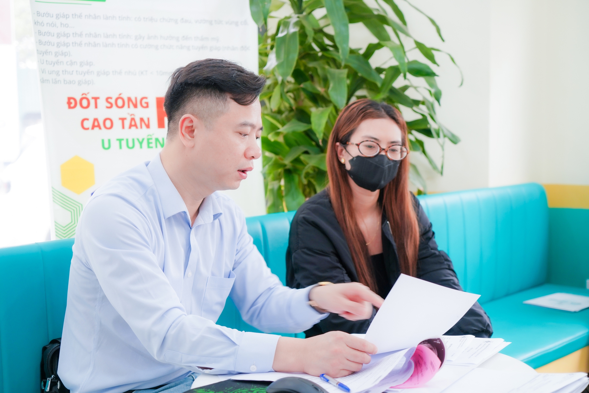 Gặp mặt BS ung bướu ki&ecirc;m tạo h&igrave;nh thẩm mỹ từng chữa khỏi ca bệnh hiếm, 1,3 triệu người mới thấy 1: "T&ocirc;i mong c&oacute; bệnh viện của ri&ecirc;ng m&igrave;nh để chữa cho người ngh&egrave;o"- Ảnh 2.