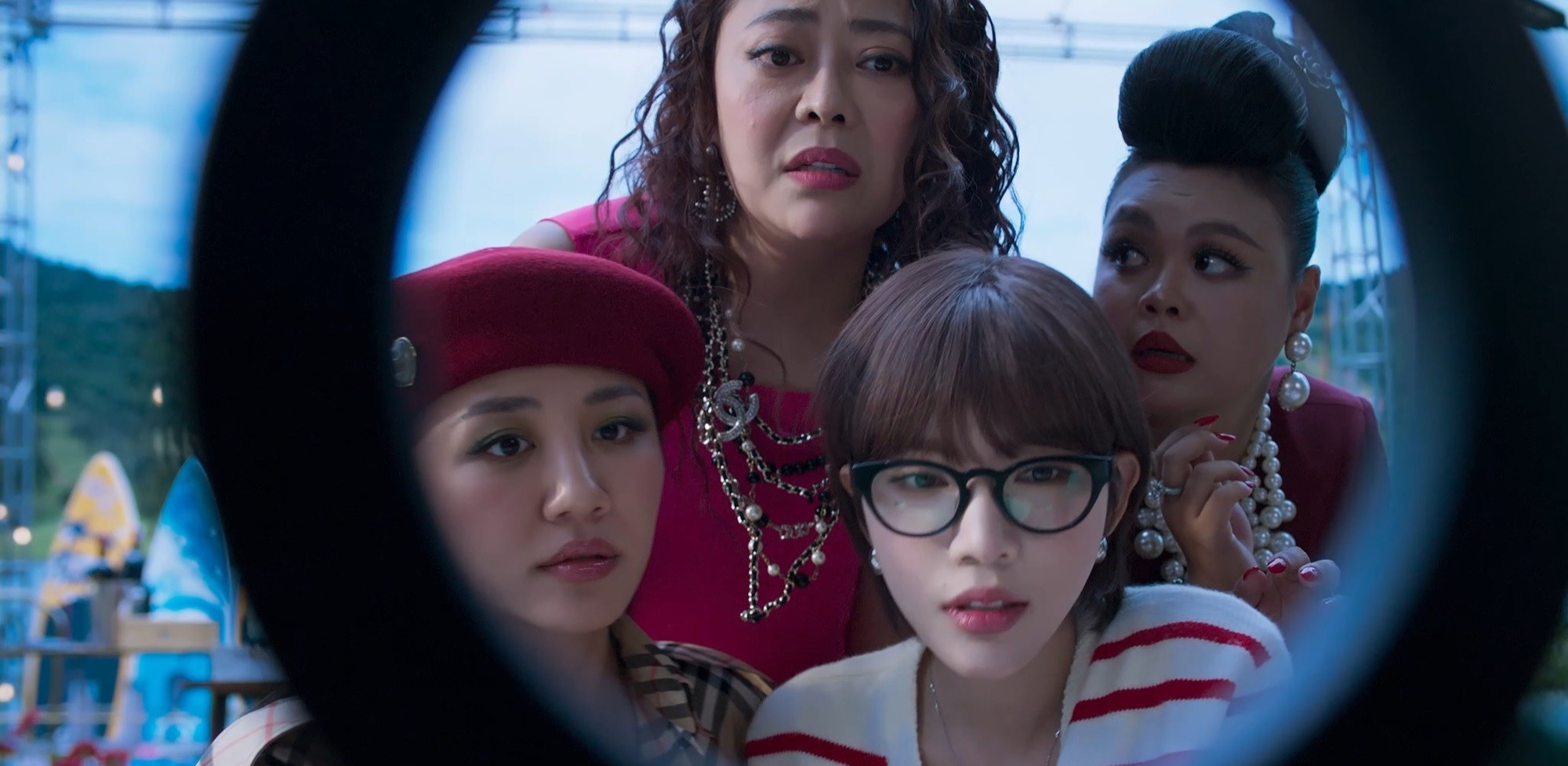 Muốn đi&ecirc;n l&ecirc;n v&igrave; Văn Mai Hương!- Ảnh 1.