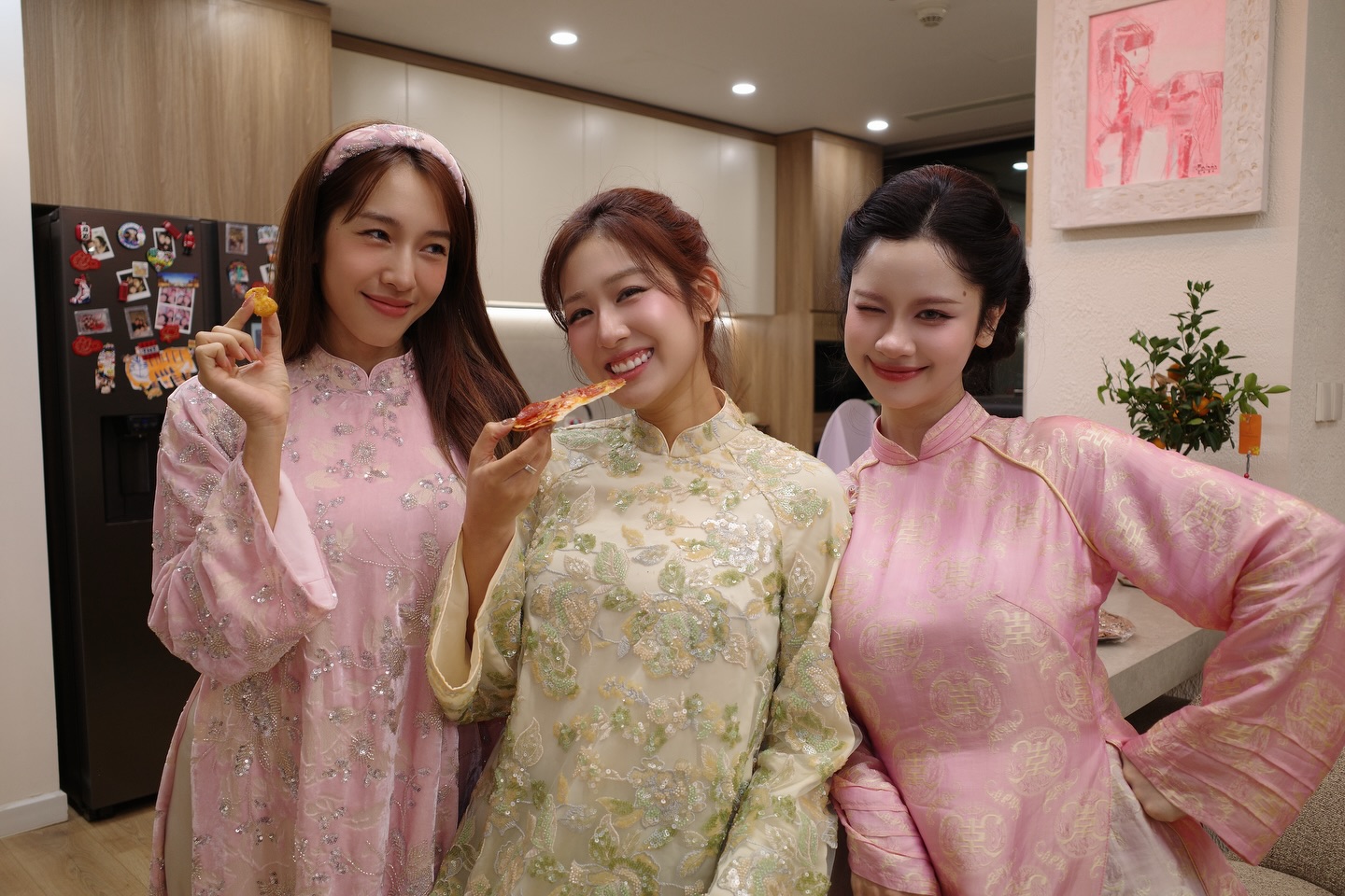 Đây đích thị là chiếc áo dài được sao Việt Đây đích thị là chiếc áo dài được sao Việt