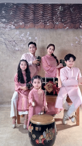 Visual "cực phẩm" gia đình Khánh Thi - Phan Hiển hút 1,4 triệu lượt xem, Lisa đáng yêu đứng yên một chỗ cũng "chiếm spotlight"- Ảnh 1. Visual