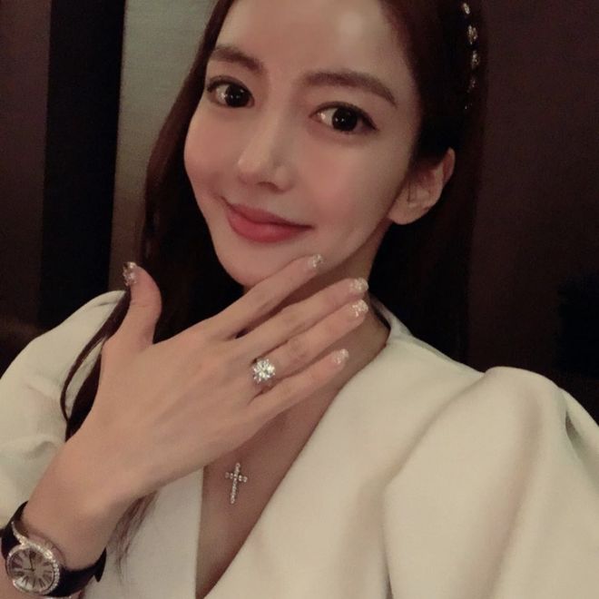 Vợ chồng tài tử Secret Garden đón Tết ở Phú Quốc, sắc vóc bà bầu gây ngỡ ngàng!- Ảnh 8. Vợ chồng tài tử Secret Garden đón Tết ở Phú Quốc, sắc vóc bà bầu gây ngỡ ngàng!- Ảnh 8.