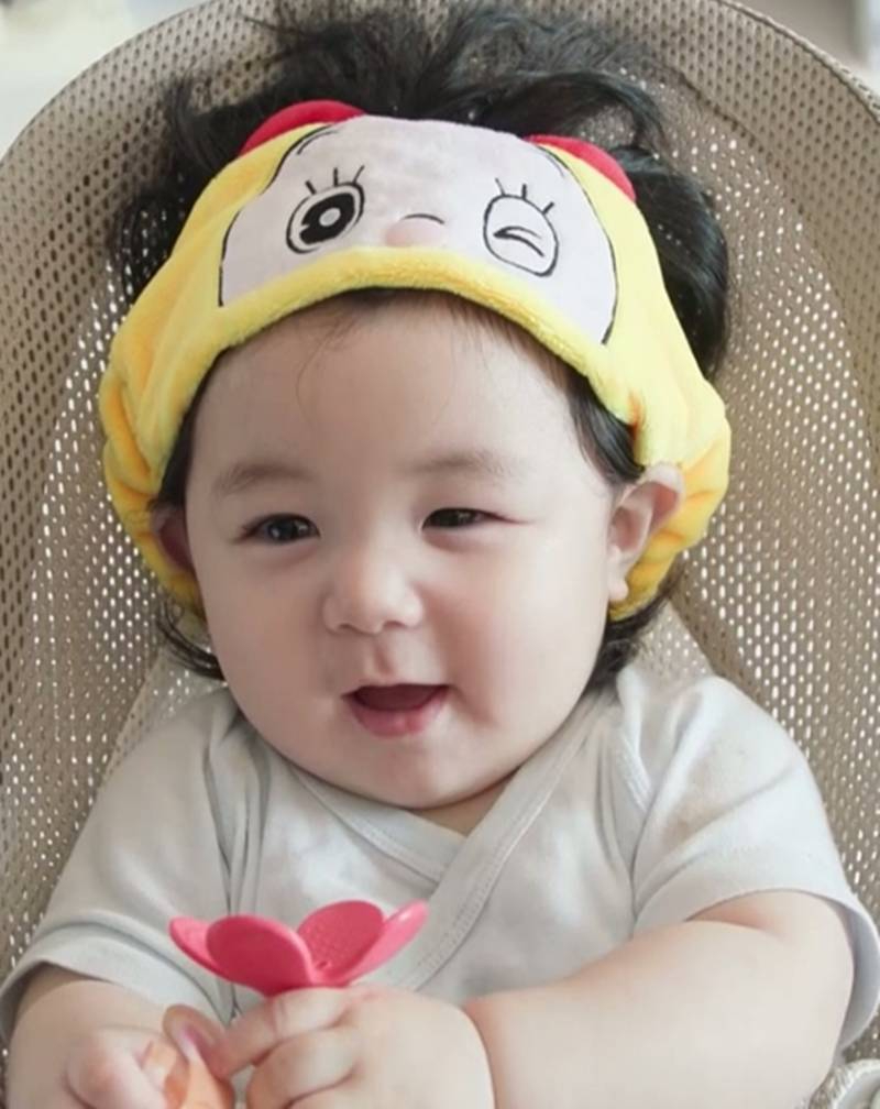 Sao nh&iacute; 1 tuổi th&agrave;nh người thừa kế đế chế 120 năm tuổi, visual đẹp chấn động!- Ảnh 6.