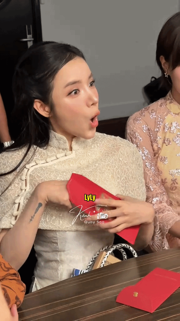 Sốc với m&agrave;n ph&aacute;t l&igrave; x&igrave; của Trấn Th&agrave;nh: Số tiền khủng khiến d&agrave;n sao l&oacute;a mắt, chỉ duy nhất 1 người bốc phải 20.000- Ảnh 3.