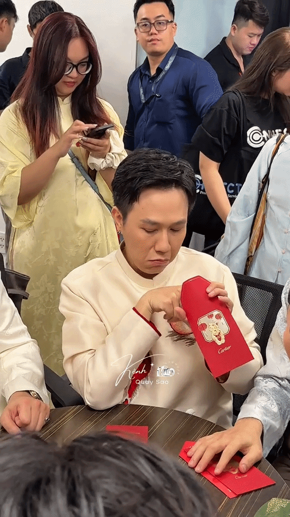 Sốc với m&agrave;n ph&aacute;t l&igrave; x&igrave; của Trấn Th&agrave;nh: Số tiền khủng khiến d&agrave;n sao l&oacute;a mắt, chỉ duy nhất 1 người bốc phải 20.000- Ảnh 5.