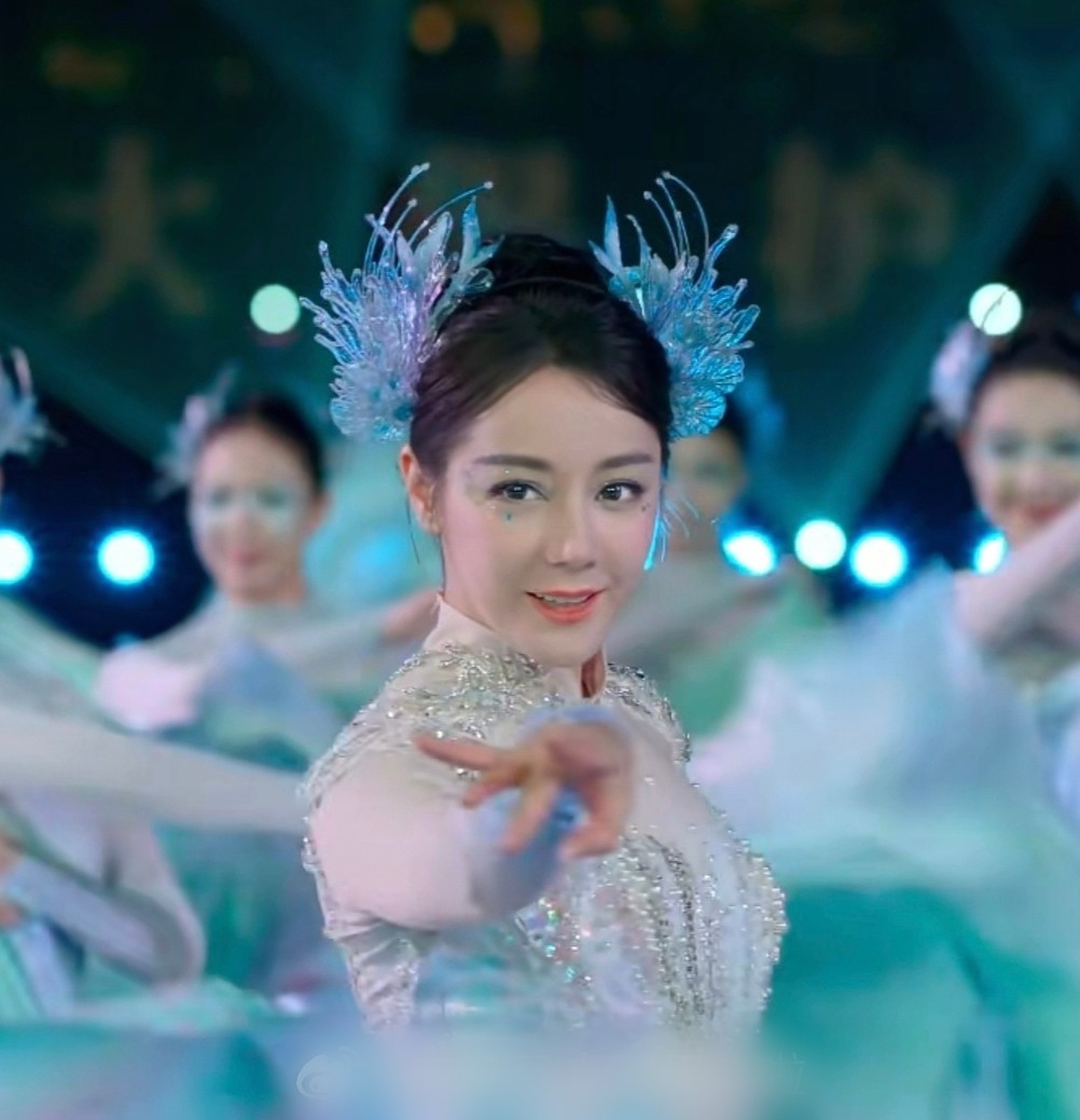 Mỹ nhân gây sốt đài quốc gia: Đẹp như tiên cá tái sinh, một điệu múa cả triệu người tranh luận- Ảnh 4. Mỹ nhân gây sốt đài quốc gia: Đẹp như tiên cá tái sinh, một điệu múa cả triệu người tranh luận- Ảnh 4.