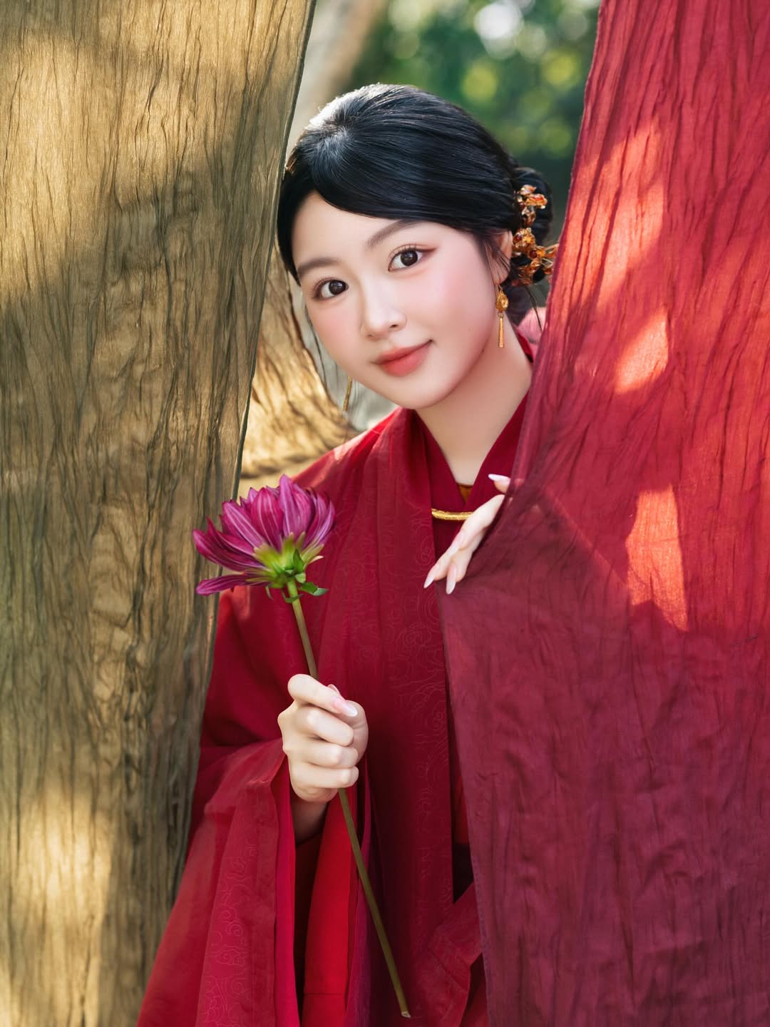 3 mỹ nhân mặc đồ đỏ đẹp nhất ngày Xuân Bính Ngọ: Lọ Lem quá truyền thống, Linh Rin đụng hàng 1 người đẹp- Ảnh 3. 3 mỹ nhân mặc đồ đỏ đẹp nhất ngày Xuân Bính Ngọ: Lọ Lem quá truyền thống, Linh Rin đụng hàng 1 người đẹp- Ảnh 3.