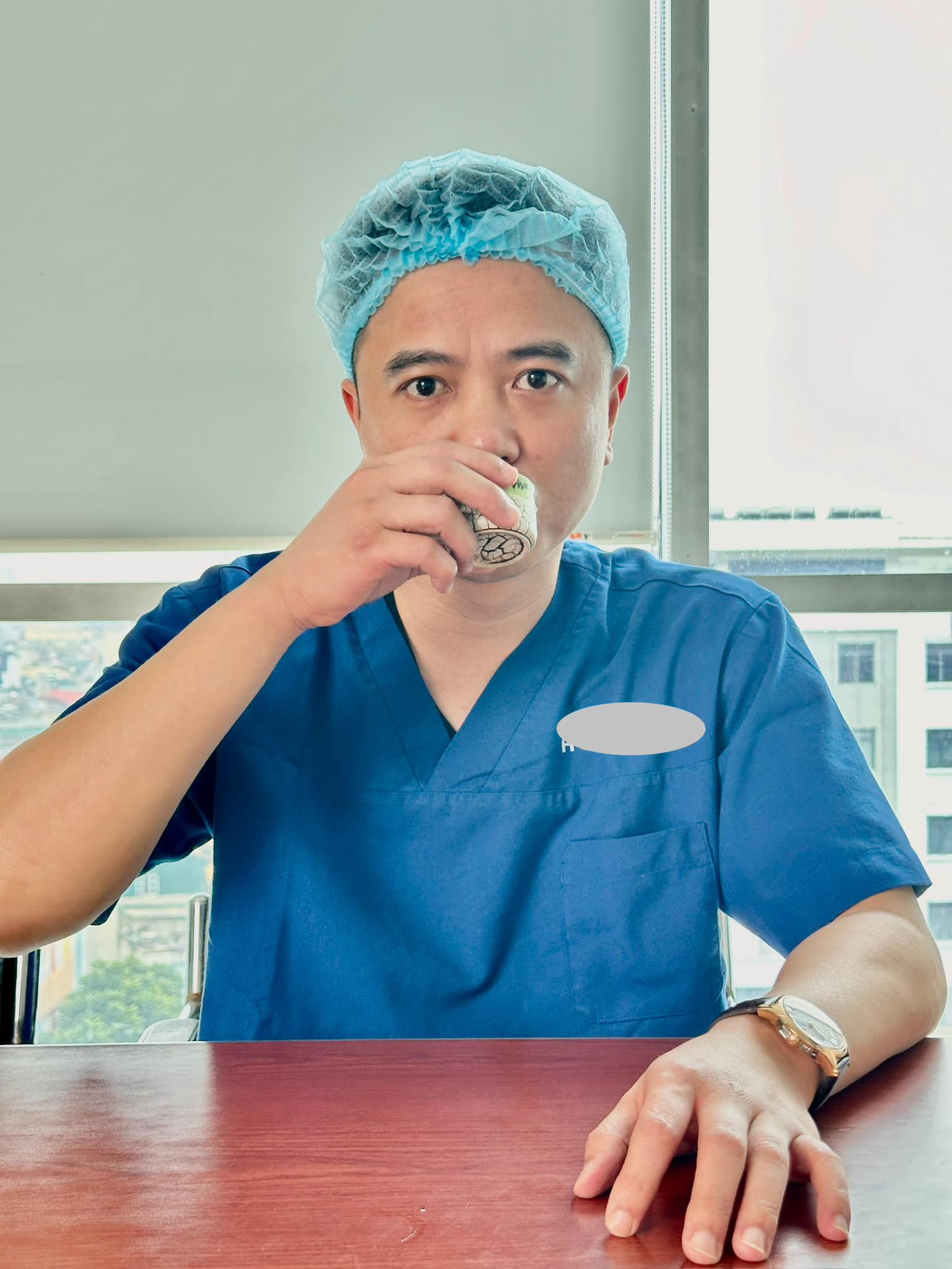 Gặp mặt BS ung bướu ki&ecirc;m tạo h&igrave;nh thẩm mỹ từng chữa khỏi ca bệnh hiếm, 1,3 triệu người mới thấy 1: "T&ocirc;i mong c&oacute; bệnh viện của ri&ecirc;ng m&igrave;nh để chữa cho người ngh&egrave;o"- Ảnh 13.