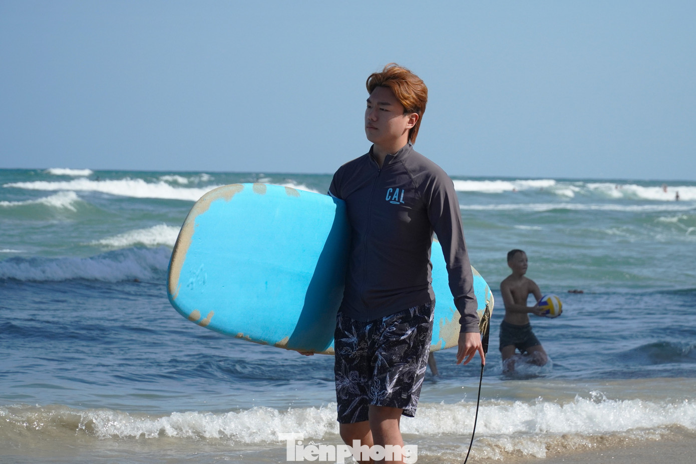 Biển Đ&agrave; Nẵng kh&ocirc;ng được nghỉ... Tết- Ảnh 17.