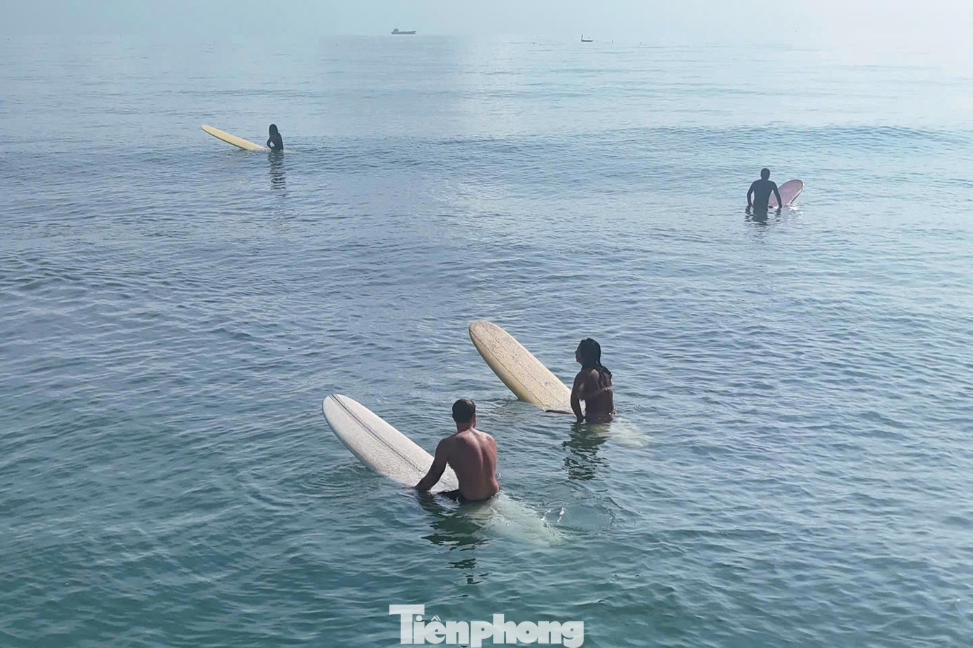Biển Đ&agrave; Nẵng kh&ocirc;ng được nghỉ... Tết- Ảnh 10.