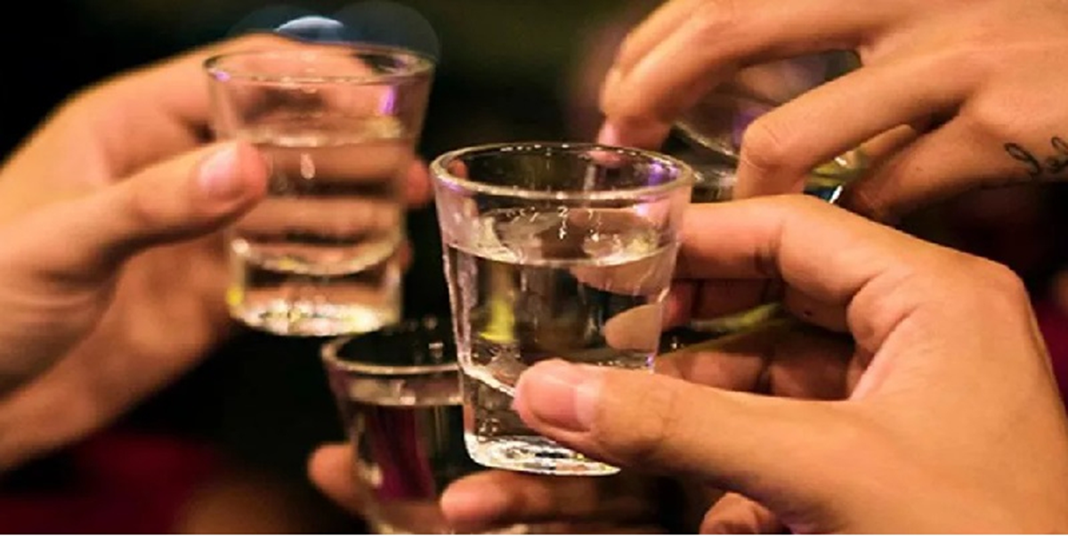 Sau chầu rượu ng&agrave;y Tết, xuất hiện những dấu hiệu n&agrave;y: Đừng chần chừ, h&atilde;y đi viện ngay- Ảnh 1.