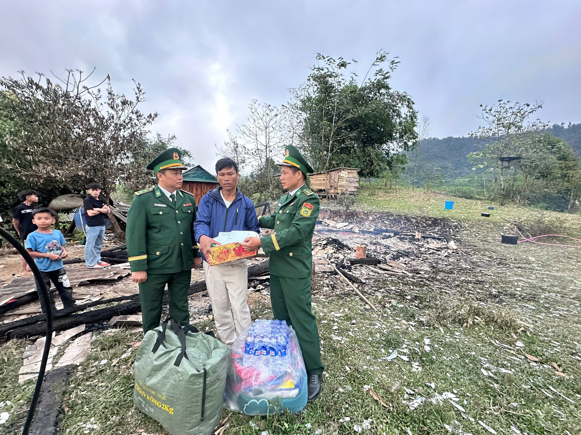 Một căn nh&agrave; bị thi&ecirc;u rụi trong ng&agrave;y m&ugrave;ng 2 Tết- Ảnh 3.