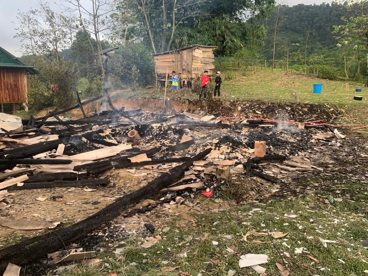 Một căn nh&agrave; bị thi&ecirc;u rụi trong ng&agrave;y m&ugrave;ng 2 Tết- Ảnh 1.