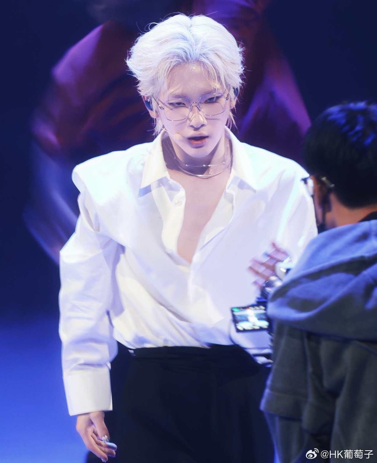 Concert không sân khấu đầu tiên của showbiz: "Cậu bé vàng" cưỡi ngựa đẹp như cổ tích, thua bạch mã hoàng tử đúng cái tên- Ảnh 1.