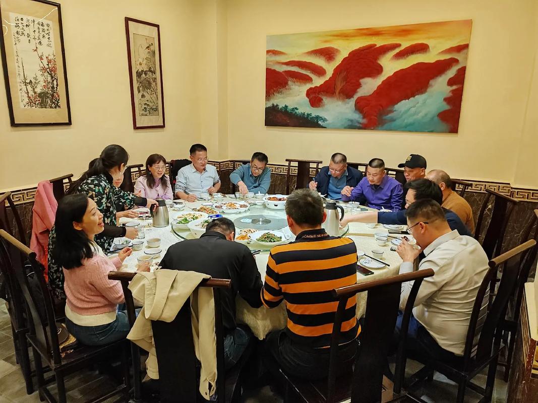 Họp lớp Tết, người gi&agrave;u nhất hứa mời ăn nhưng l&uacute;c thanh to&aacute;n lại đi mất, ch&uacute;ng t&ocirc;i trả thay 50 triệu đồng: Về nh&agrave; nhận tin nhắn "điếng người"- Ảnh 1.