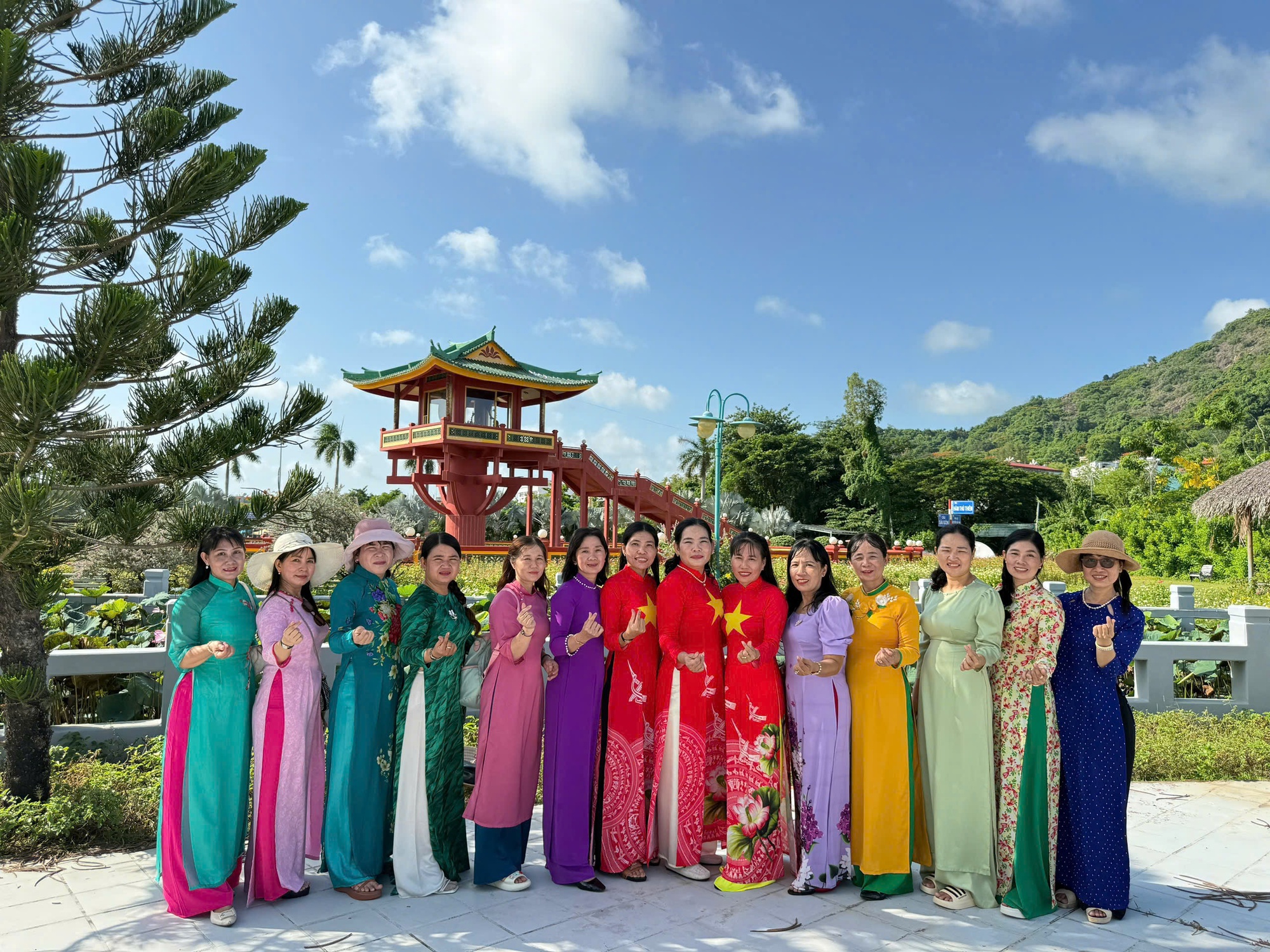 Bất ngờ lượng kh&aacute;ch du xu&acirc;n v&ugrave;ng Bảy N&uacute;i v&agrave; Ph&uacute; Quốc- Ảnh 18.