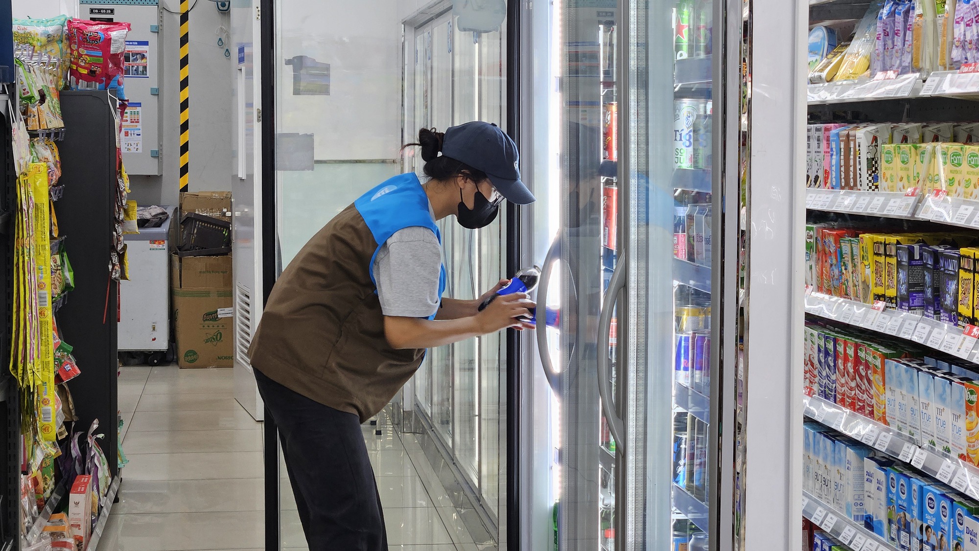 Sinh vi&ecirc;n ở lại th&agrave;nh phố l&agrave;m th&ecirc;m 12 tiếng dịp Tết: Nhận lương x3, "đổi giờ l&agrave;m th&agrave;nh viện ph&iacute; cho bố, bớt g&aacute;nh lo cho mẹ"- Ảnh 2.