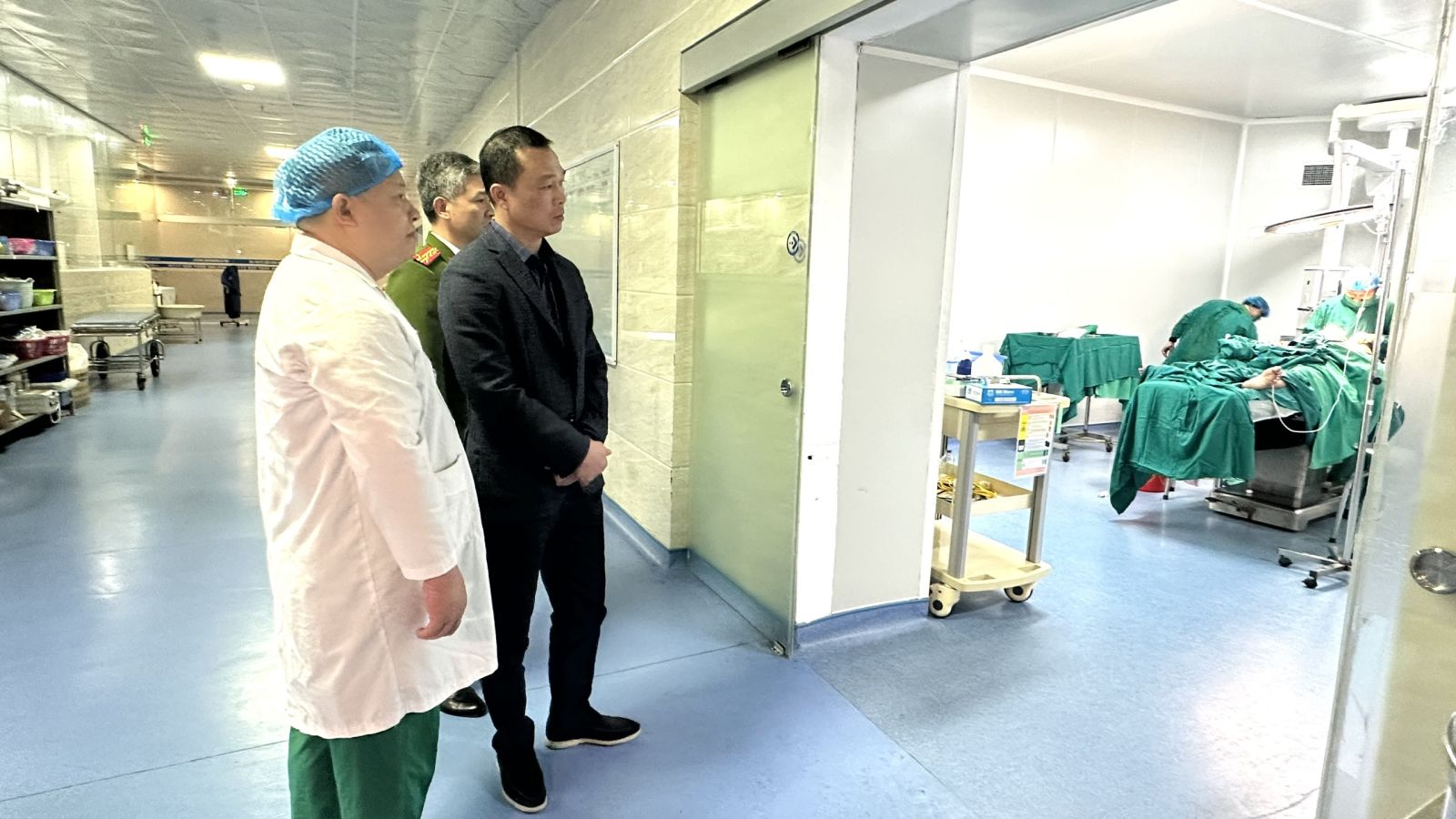 Tin mới nhất vụ em rể n&eacute;m m&igrave;n v&agrave;o nh&agrave; anh vợ ng&agrave;y 2 Tết khiến 10 người bị thương- Ảnh 4.