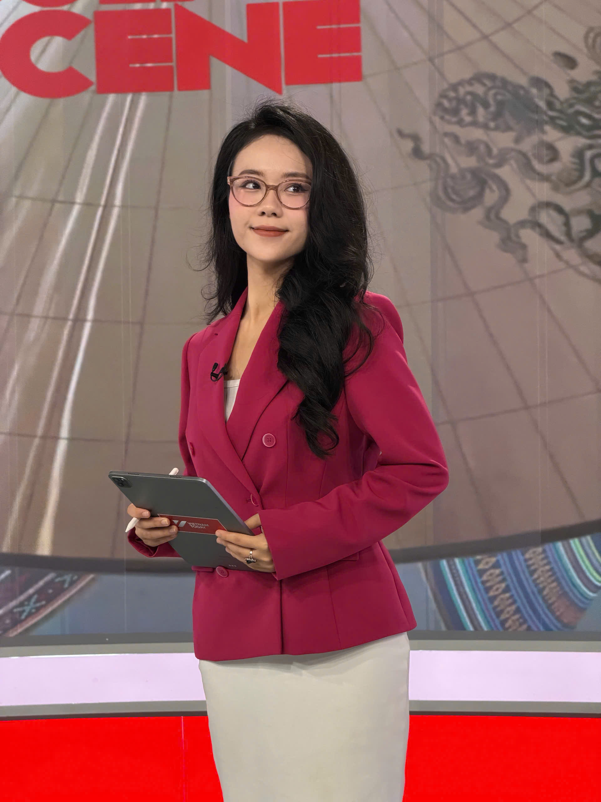 MC tuổi Ngọ xinh đẹp của Vietnam Today: "5 ph&uacute;t trước khi l&ecirc;n s&oacute;ng l&agrave; khoảng thời gian th&oacute;t tim nhất"- Ảnh 3.