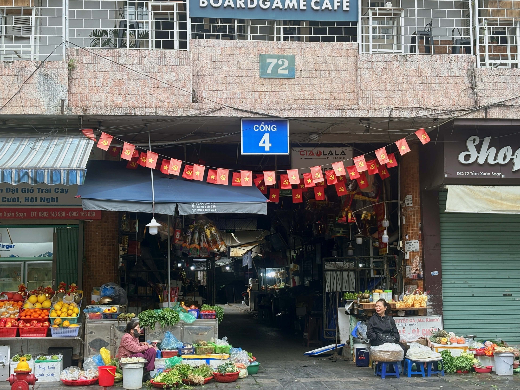 Đi chợ những ngày đầu tiên của năm: Không thiếu thứ gì, bún - phở - rau xanh đắt hàng- Ảnh 7. Đi chợ những ngày đầu tiên của năm: Không thiếu thứ gì, bún - phở - rau xanh đắt hàng- Ảnh 7.