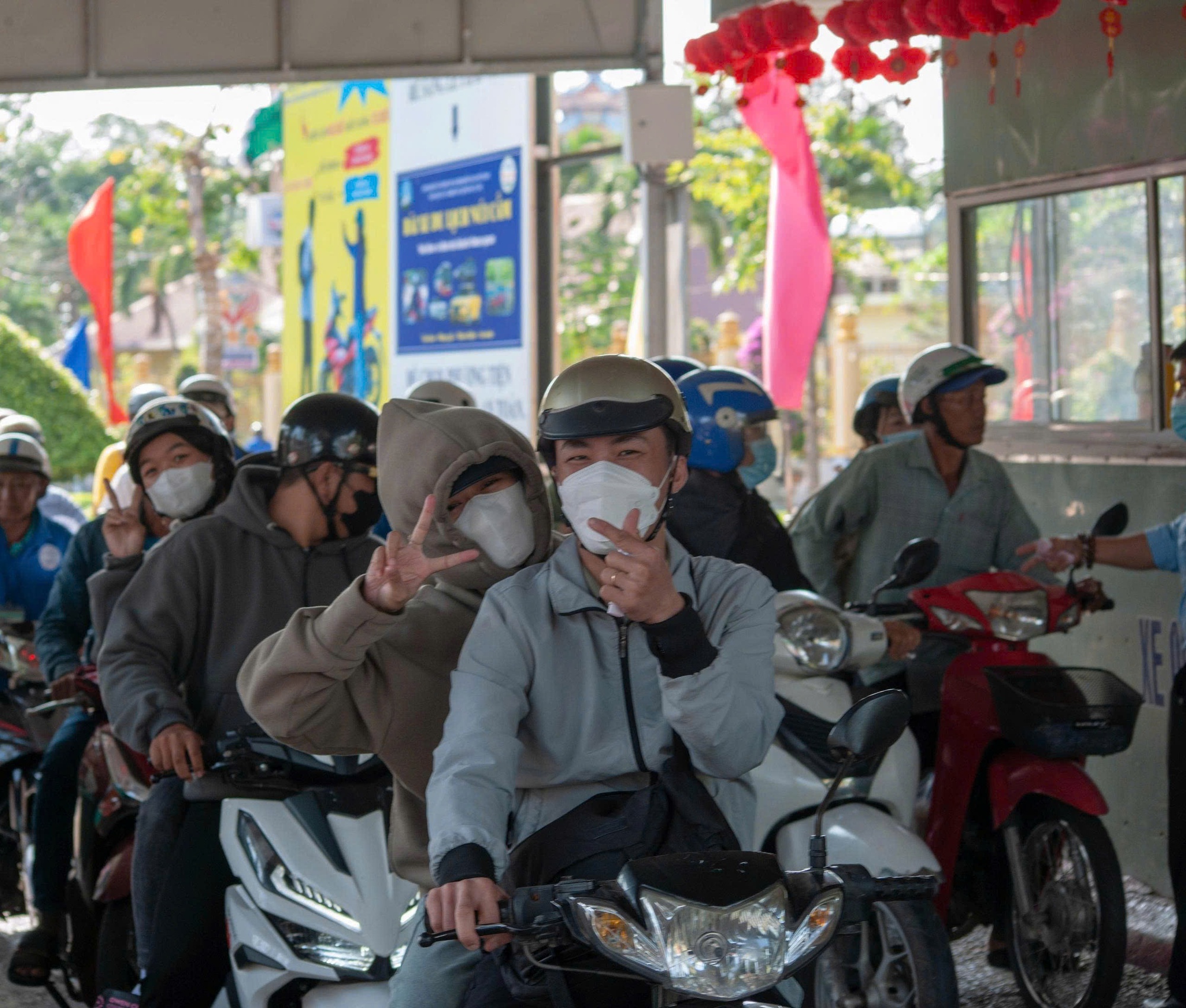 Bất ngờ lượng kh&aacute;ch du xu&acirc;n v&ugrave;ng Bảy N&uacute;i v&agrave; Ph&uacute; Quốc- Ảnh 3.